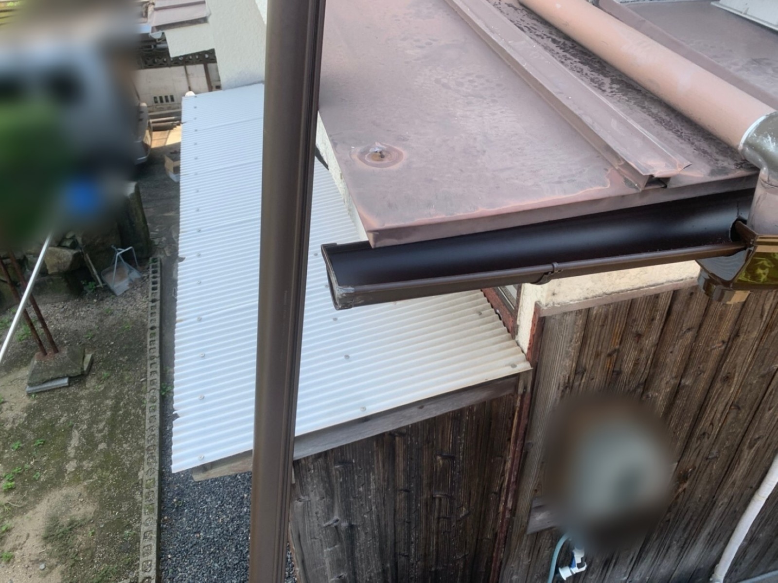 端を止まりでふさいだ新しい軒樋