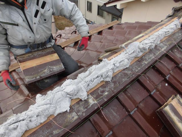 津山市で防水性、抜群の強度と耐久性のある南蛮漆喰で棟の積み直し