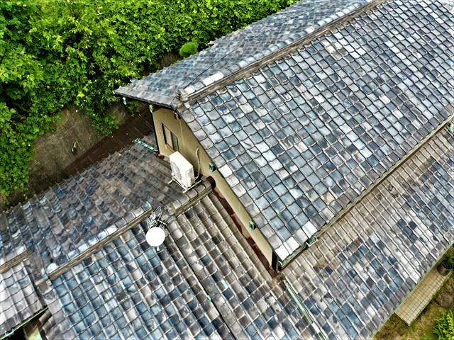 岡山市中区で屋根点検を実施、棟瓦の傷みと瓦のひび割れ・ズレを確認した現地調査