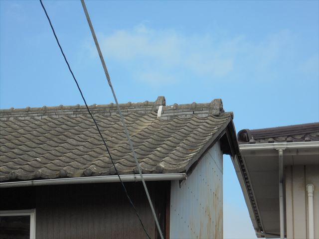 倉敷市で屋根修理　漆喰補修　雨樋金具のビス止め