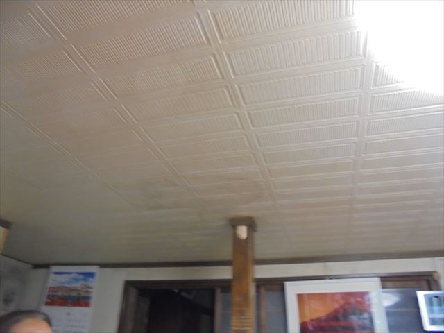 岡山市中区で屋根雨漏り修理　天井雨漏り跡