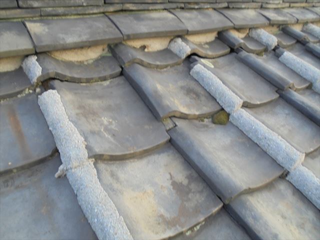 岡山市中区で屋根雨漏り修理　平瓦のズレが激しいです
