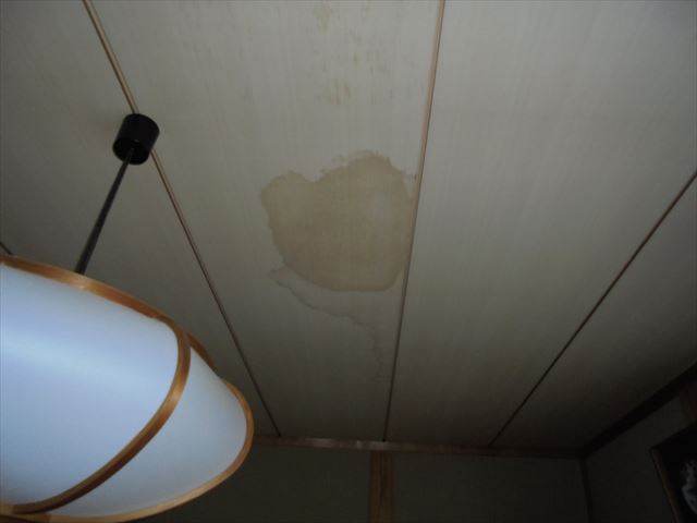 岡山市南区　雨漏り修理　天井にシミ