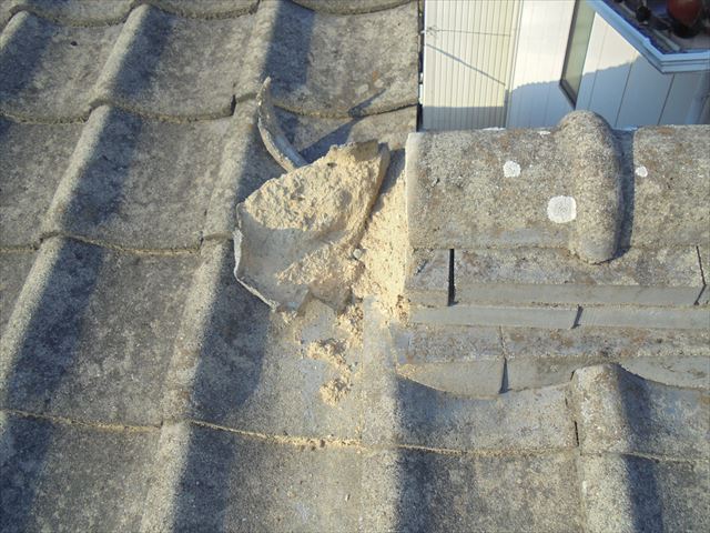 倉敷市で屋根修理　棟の漆喰欠落