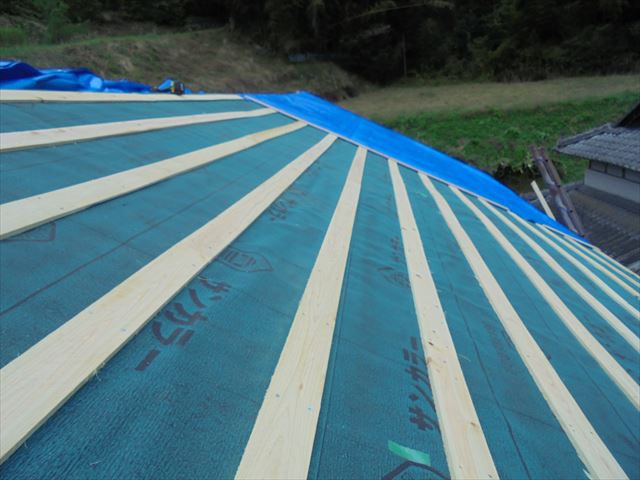 岡山県美咲町　屋根工事　ガルバリウム鋼板の屋根