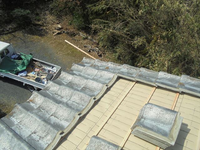 津山市で雨漏り修理　セメント瓦葺き直し