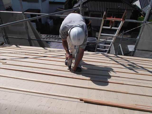 岡山市南区　屋根工事　屋根リフォーム　瓦桟木うち工事