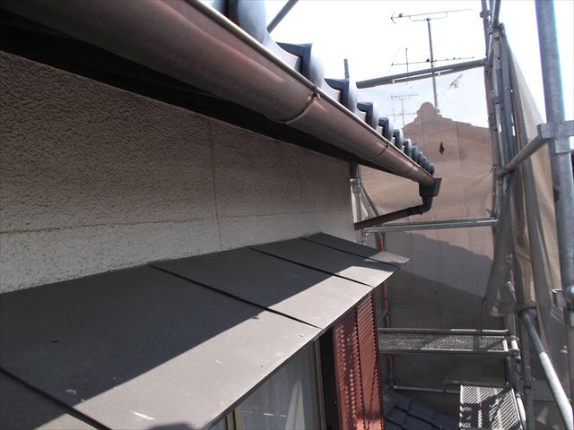 岡山市南区　屋根工事 小庇取り替え工・雨どい取り換え工事