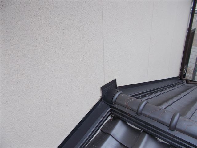 岡山市北区　屋根瓦葺き替え　雨押え板金工事