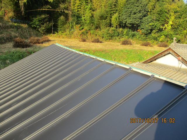岡山県美咲町　屋根工事　ガルバリウム鋼板の屋根