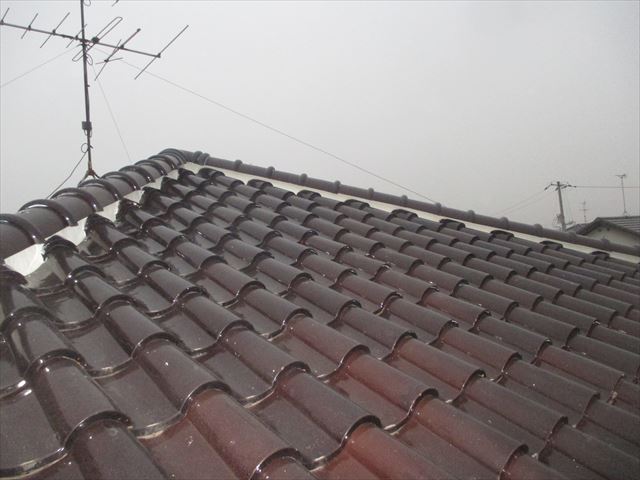 倉敷市屋根修理。Ｓ型の瓦の下葺き材の防水紙を張り替え葺き直し