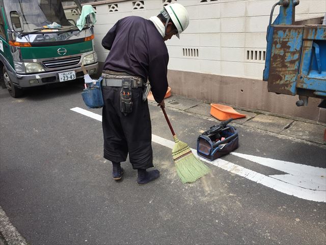 岡山市北区　屋根工事 屋根リフォーム　道路清掃