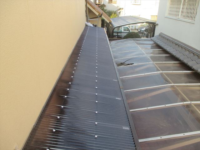 岡山市中区　屋根工事　雨漏り修理　テラスの屋根から雨漏り