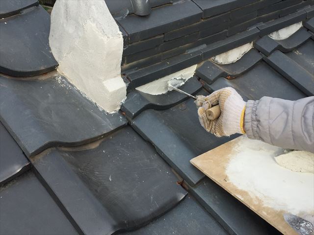 玉野市で屋根修繕　三日月漆喰入れ替え工事