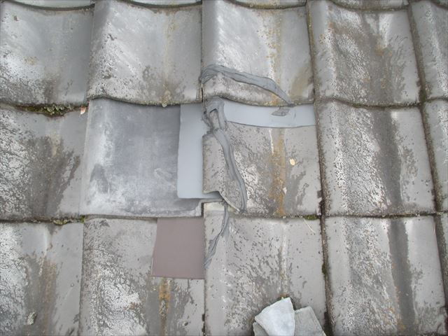 津山市で屋根修理。2階建てで切妻のセメント瓦の補修工事の点検