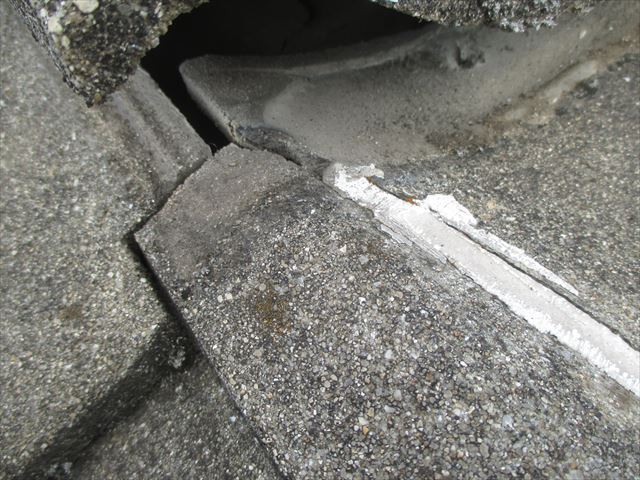 岡山市南区　屋根葺き替え　セメント瓦　瓦が割れていま