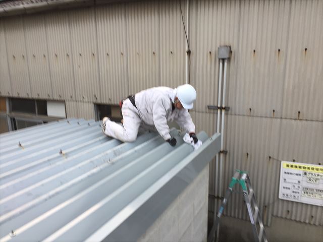 倉敷市　屋根修理　折板屋根取り替え　清掃