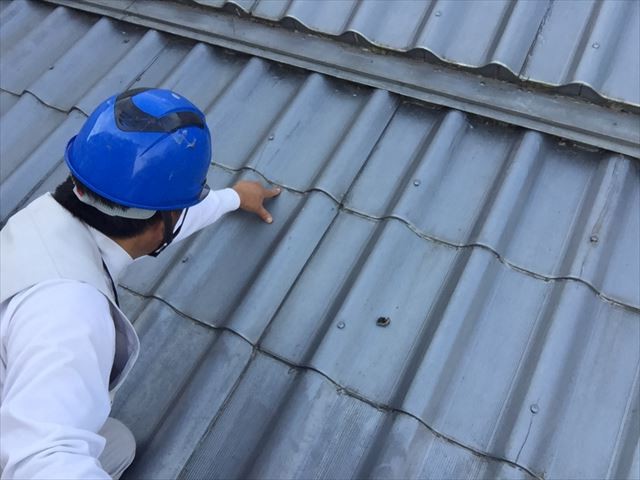 岡山市北区　雨漏り修理　屋根に上がり点検　