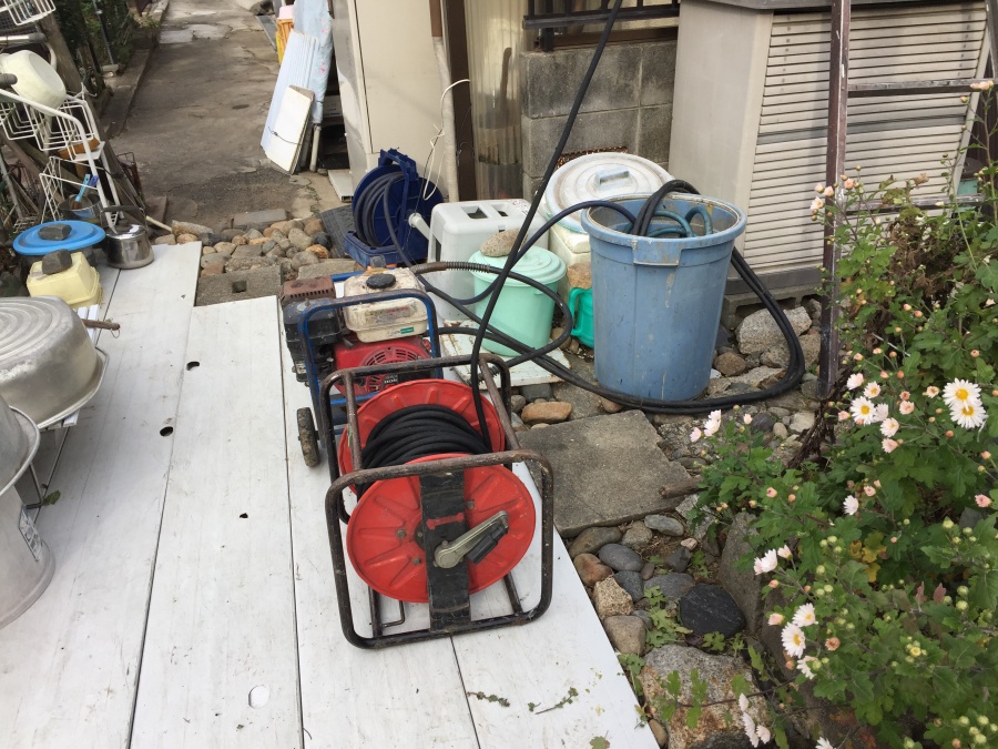 岡山市中区　屋根塗装工事　水洗いです