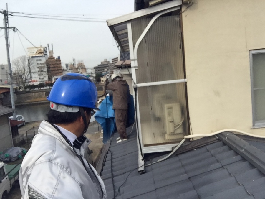 岡山市中区でスレート系屋根材の屋根塗装工事／今回は洗浄です。