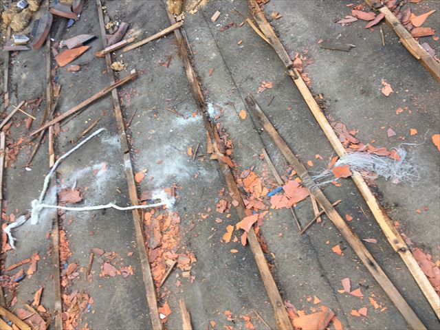 備前市　屋根瓦葺き替え　瓦撤去　下葺き材の防水紙(ルーフィング）の状態