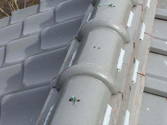 岡山市南区　瓦屋根修理　2階の瓦止めラバーロック工法