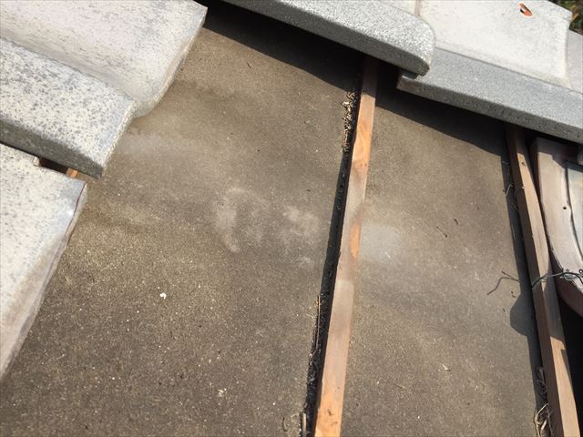 備前市　屋根点検　防水紙の劣化