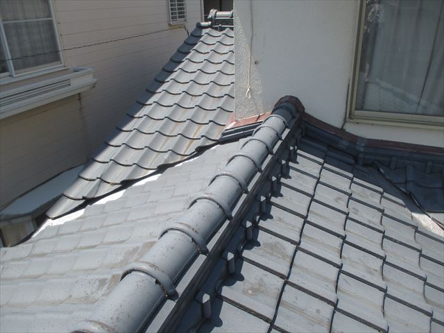 岡山市南区　屋根工事　雨漏り修理　セメント瓦の点検