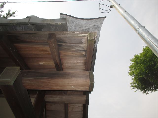 岡山市中区　屋根補修工事　瓦がないので応急処置で防水紙で雨養生