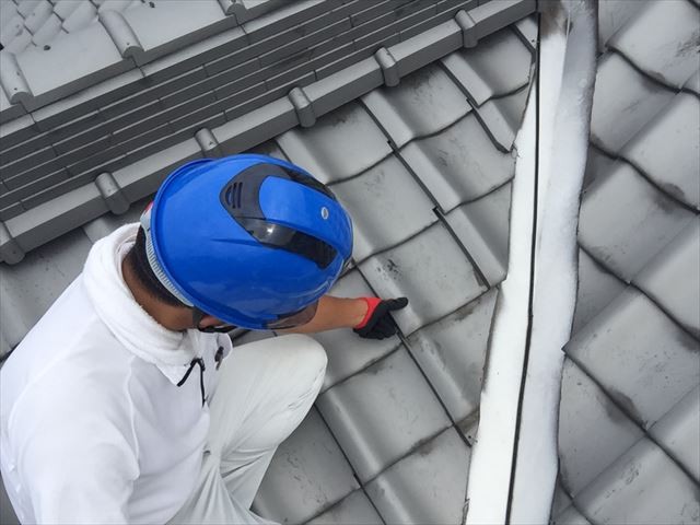 岡山県玉野市　屋根工事　雨漏り修理　瓦のズレをなおします。