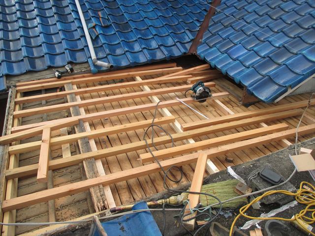 岡山市南　雨漏り修理　板金の屋根