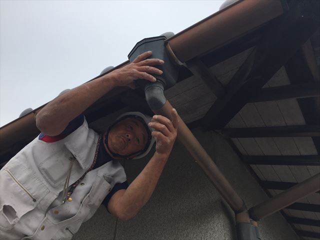 岡山市南区で雨樋の修理